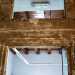 ...sovrastato da un architrave e da unapertura rettangolare superiore